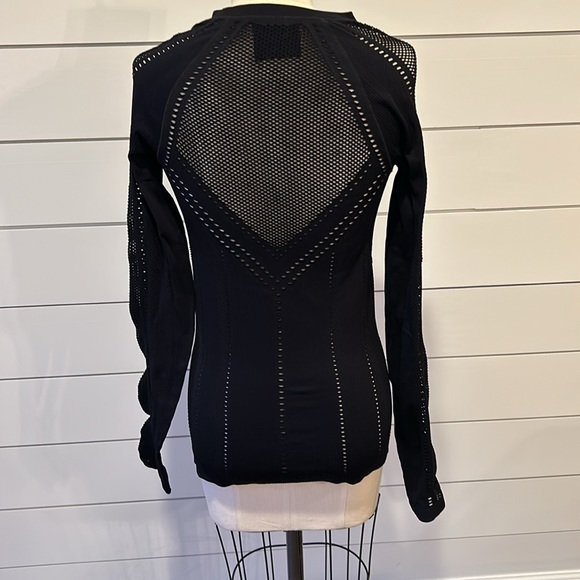 Athleta black long sleeve cut out top. Size small - Picture 3 of 6
